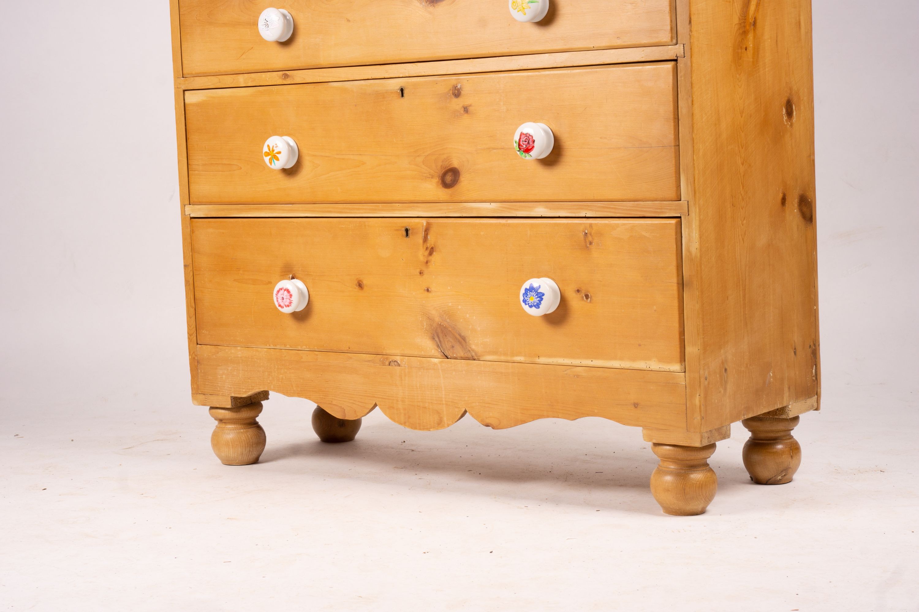 A Victorian pine chest of drawers, width 106cm, depth 41cm, height 106cm